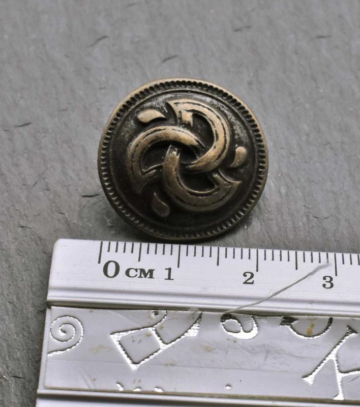 Keltischer Knopf mit Triqueta Maße